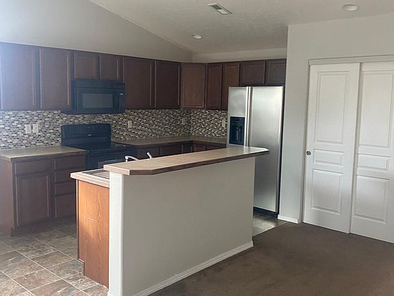 3rd image of 1605 E Truman Dr
