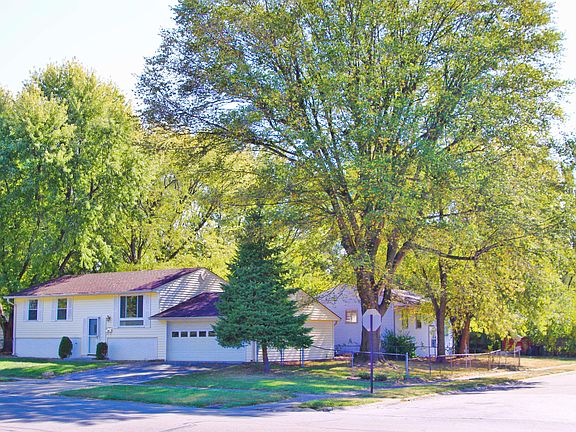 2nd image of 5919 Gateway Dr