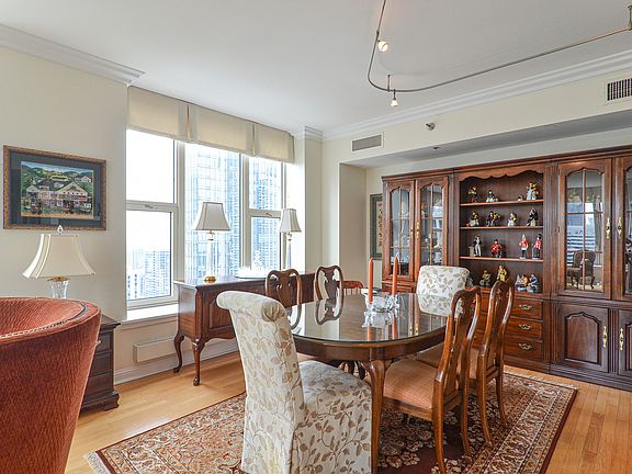 5th image of 25 E Superior St APT 3701