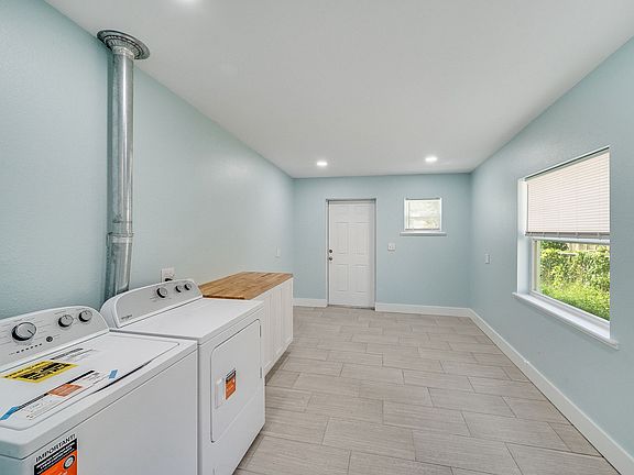 3rd image of 1212 Azalea Ct W
