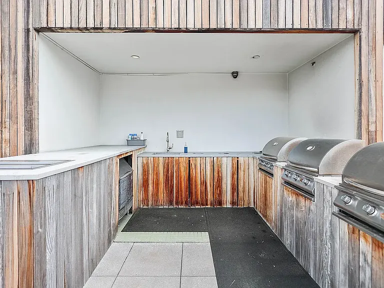 420 W 25th St #1M — Photo 20