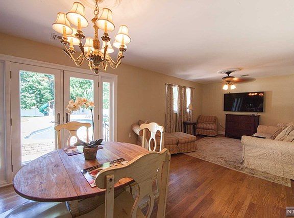 4th image of 303 Trensch Dr