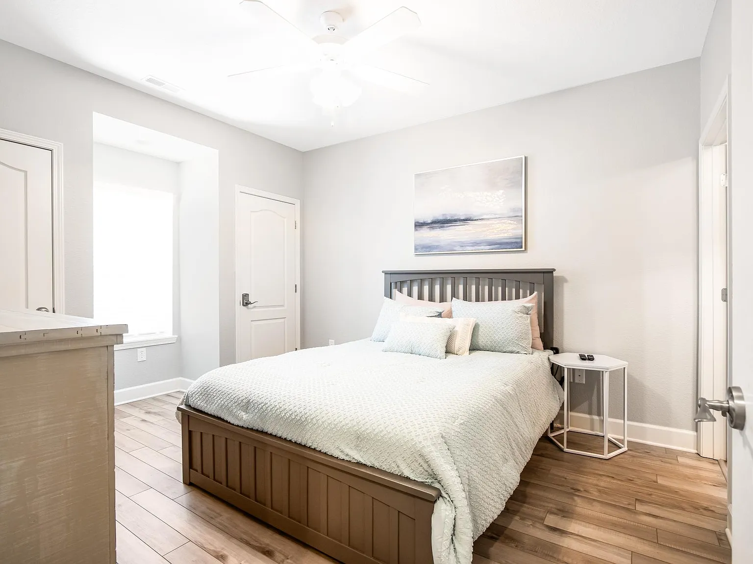 3 bed, 1760 sqft, $1,999 — Photo 3