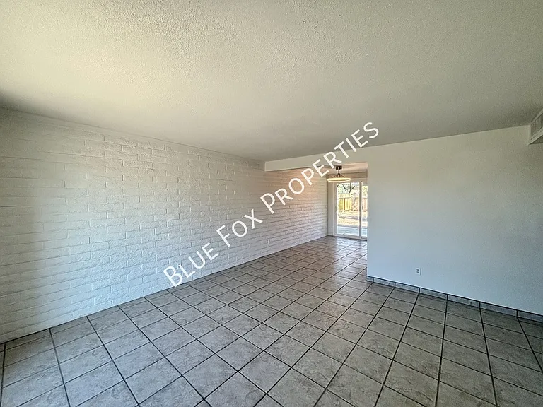 2780 W Via Del Santo — Photo 5