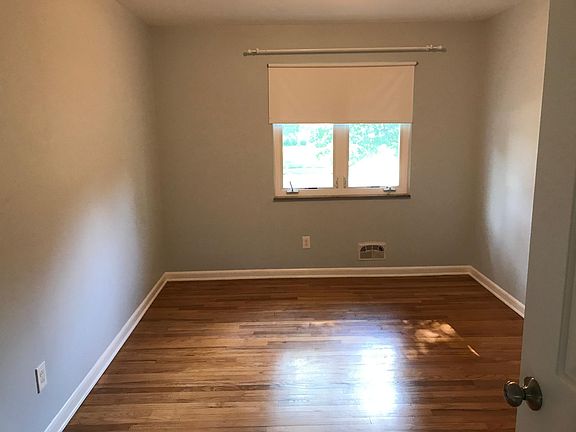 5th image of 3944 Kioka Ave