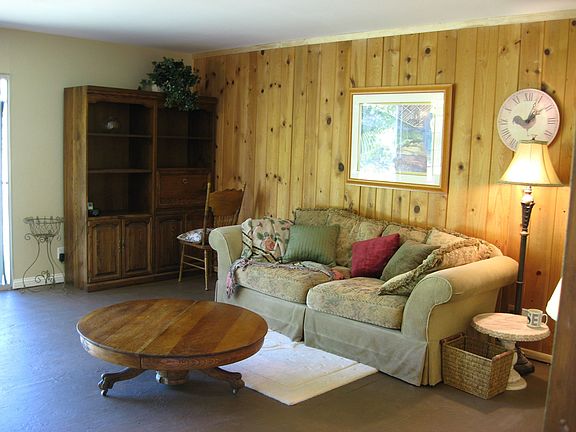 Spacious Family Room