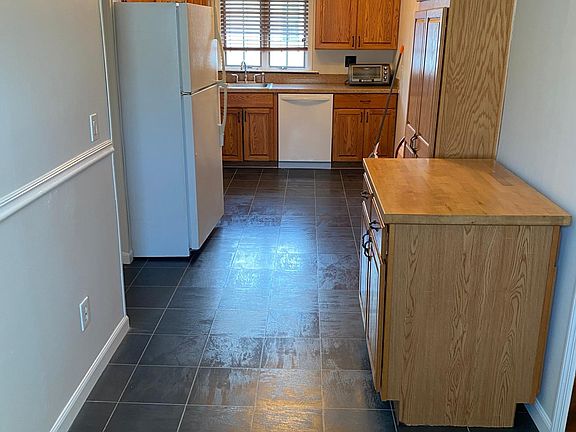 5th image of 189 Eltingville Blvd #2