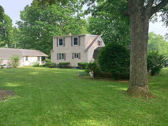 4th image of 23689 Greenwood Blvd