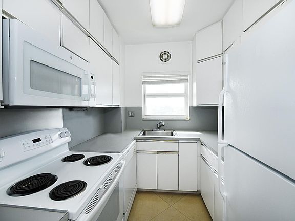 5th image of 4747 Collins Ave APT 602