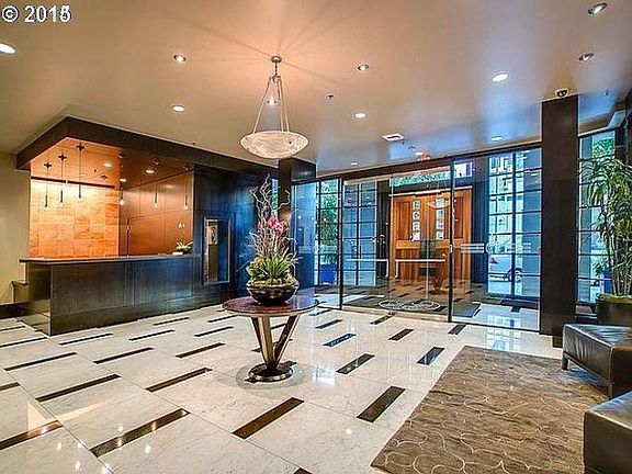 Lobby & Concierge Desk