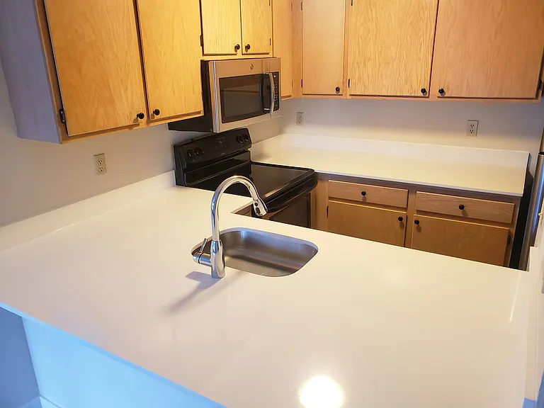 Watermarke Apts. — Photo 30
