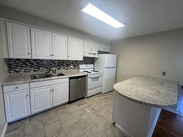 1086 1st Ave — Photo 6