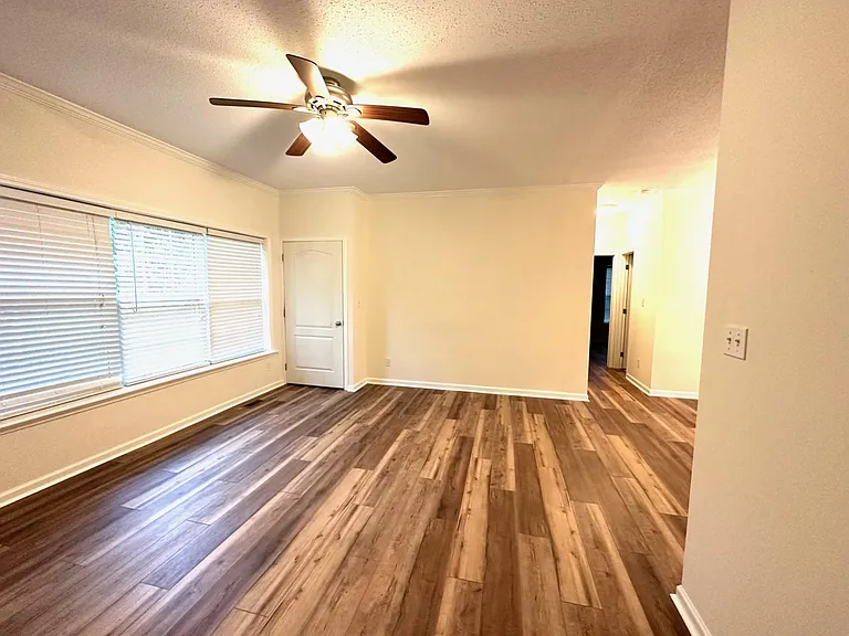 205 Shelton St — Photo 6