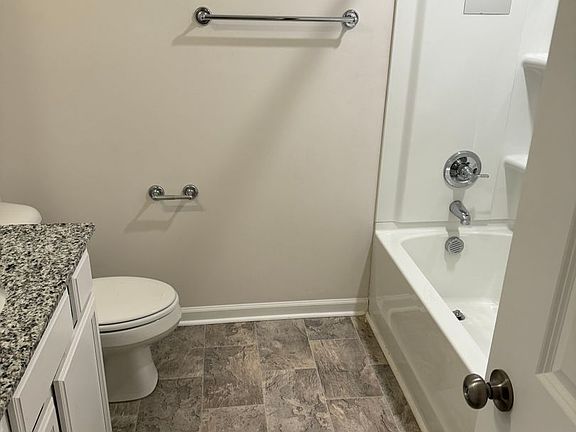 5th image of 316 Laurel Park Dr