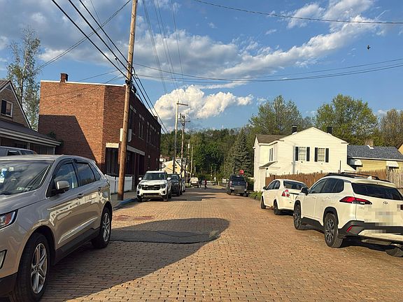 5th image of 324 Catherine St
