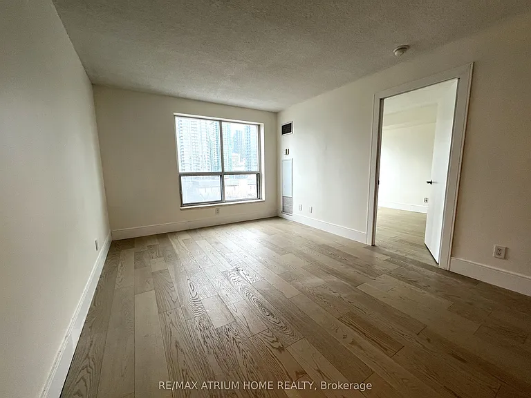 410 Queens Quay W #905 — Photo 14