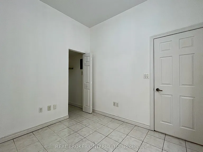 274 Coxwell Ave #2 — Photo 5