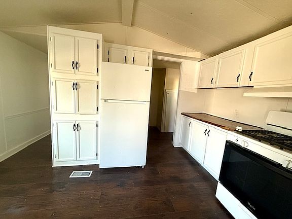 4th image of 220 Bark Ln