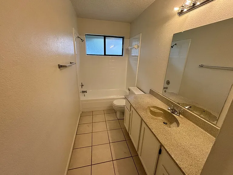 2514 Livingston Ln — Photo 22