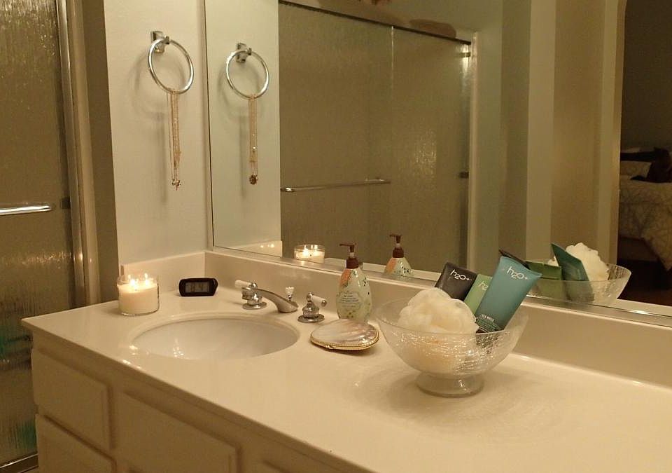 Large Master Bath Dual sinks, shower and large tub