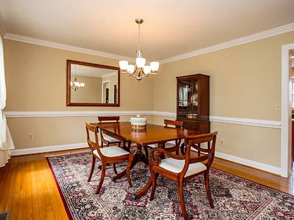 4th image of 44004 Tavern Dr