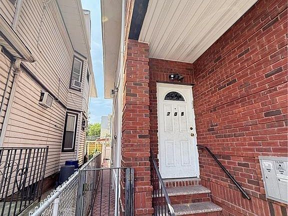 5th image of 708 Ditmas Ave