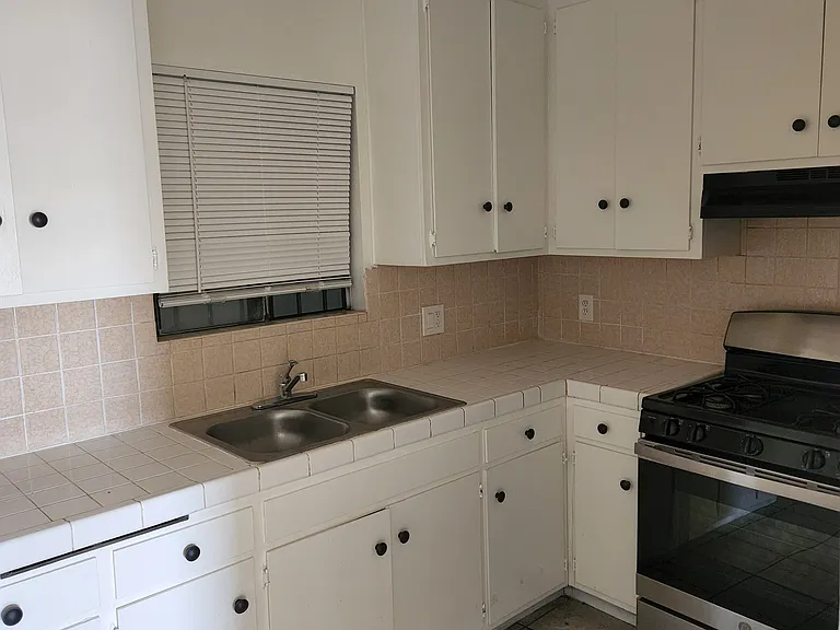 1709 E Anaheim St — Photo 3