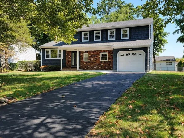 15 Donald Ave, Kendall Park, NJ 08824