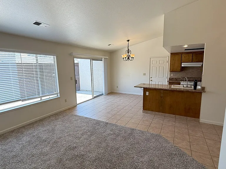 3821 Monteview Dr — Photo 5