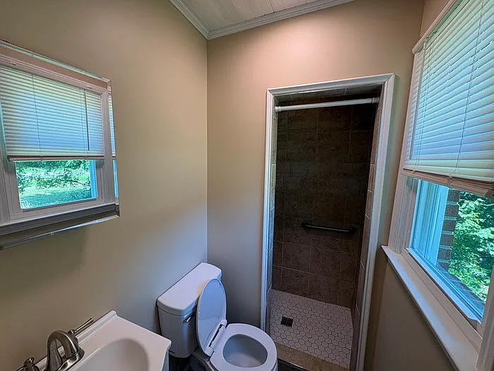 4 bed, 2.0 bath, 1940 sqft, $1,300 — Photo 4