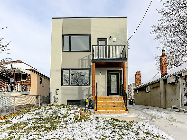 2071 Keele St #LOWER — Photo 27