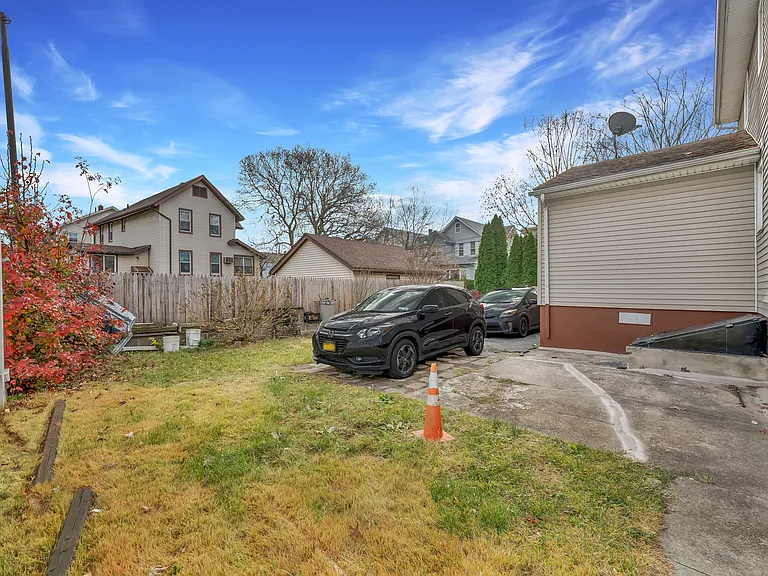Backyard (access to back/front space)