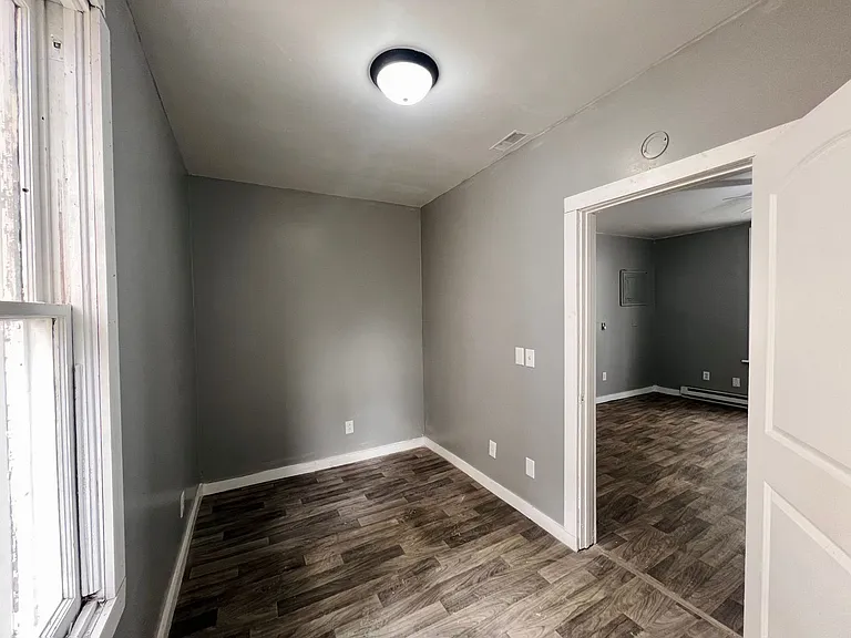 1037 Orchard St — Photo 10