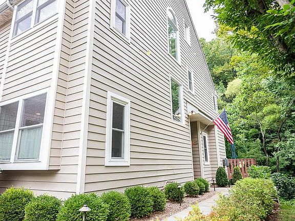 3rd image of 429 Wooded Way