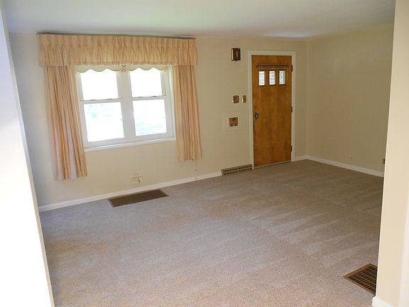3rd image of 552 Shadowlawn Ave