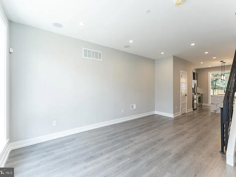 2127 N Randolph St — Photo 31