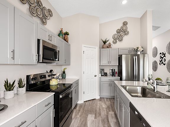 Kitchen Valeria Model at Pinnacle Point