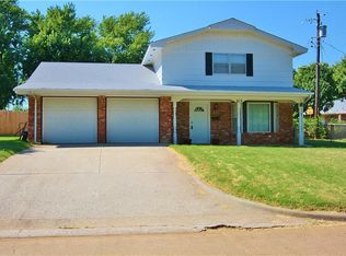215 E Willow Pl, Yukon, OK 73099