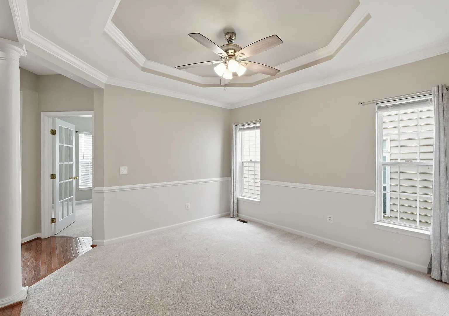 Experience the perfect blend of comfort, style, and functionality in this beautifully designed fo... — Photo 3