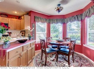 1955 NE Gibbs Cir, McMinnville, OR 97128