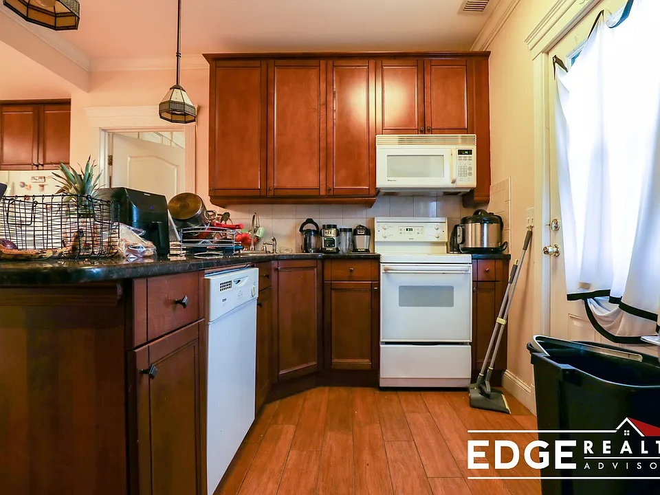6 Delaware Pl #1