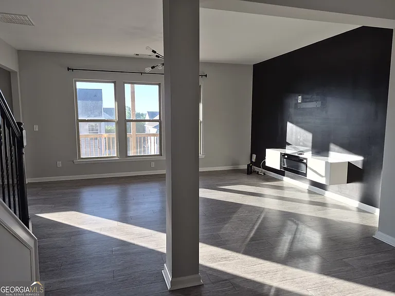 1506 Charcoal Ives Rd — Photo 5