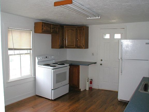 4th image of 22 Franklin St Floor 2