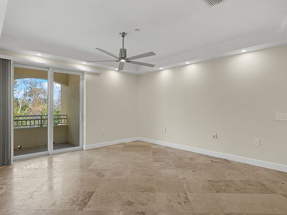 4th image of 1522 SW 50th St APT 304
