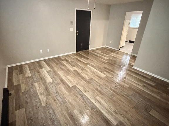 5th image of 831 Moyer Ave APT 2