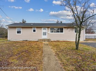 21 N Maplewood Dr, Brick, NJ 08723