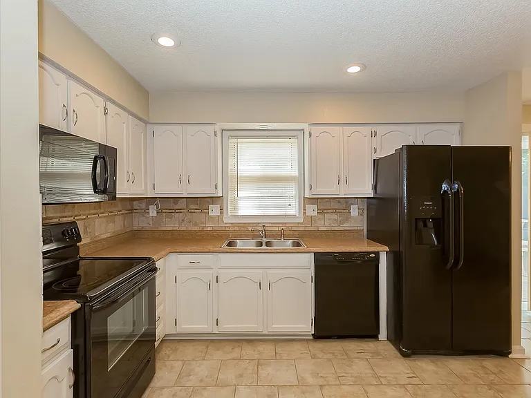 6490 N Delta Ave — Photo 12