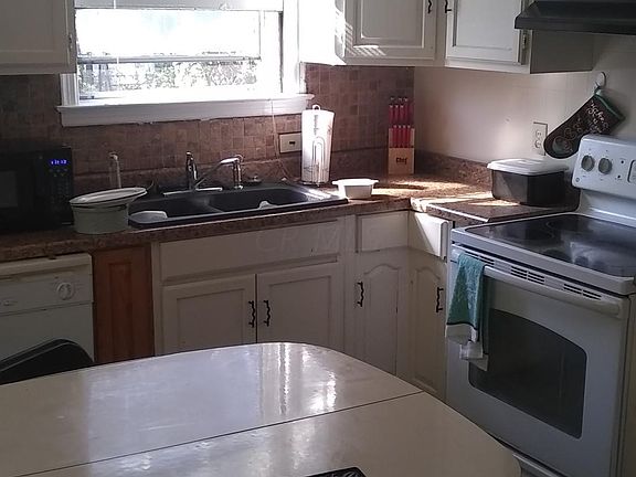 4th image of 2073 Earl Ave