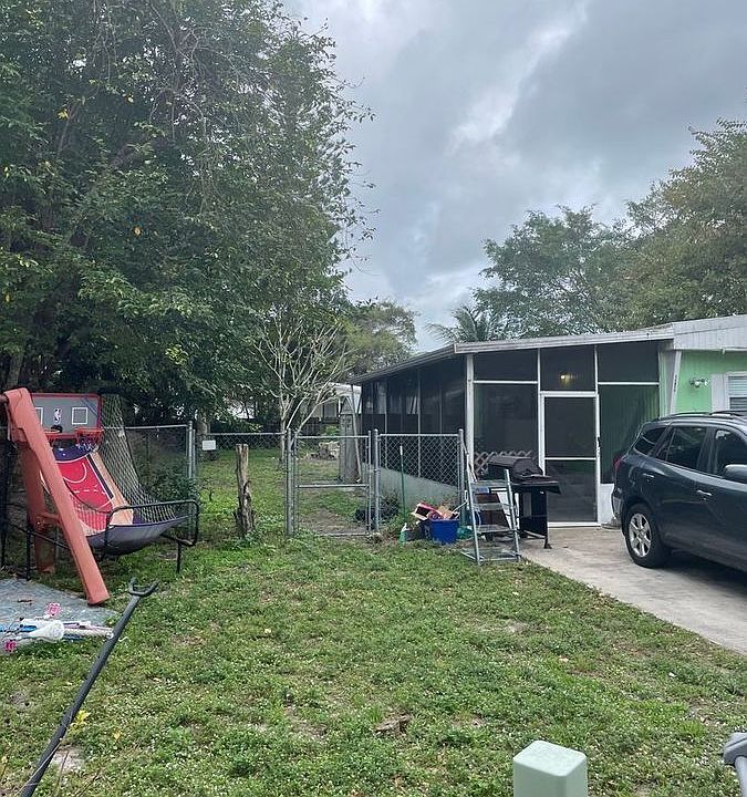 2nd image of 11734 Venetian Ave