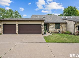 4252 Woodfield Dr, Bettendorf, IA 52722